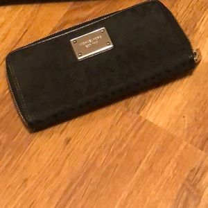 MK signature jet set wallet
